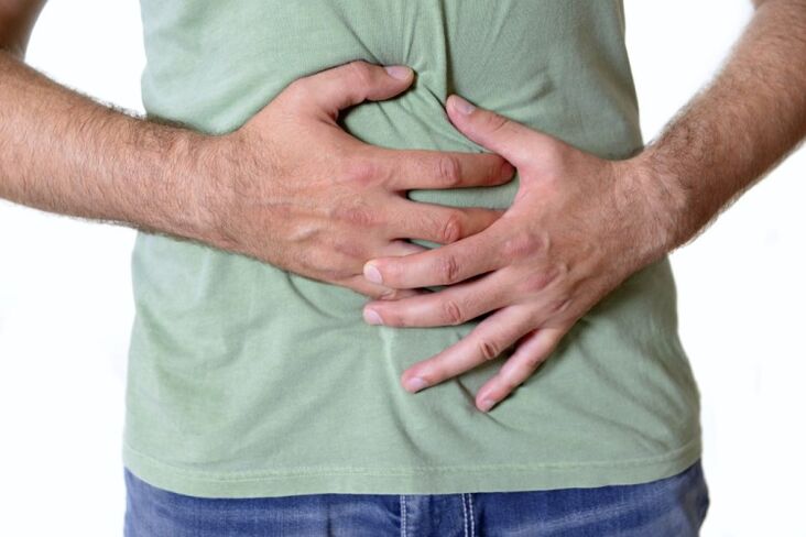Schmerzen und Blähungen - Symptome für das Vorhandensein von Würmern im Darm