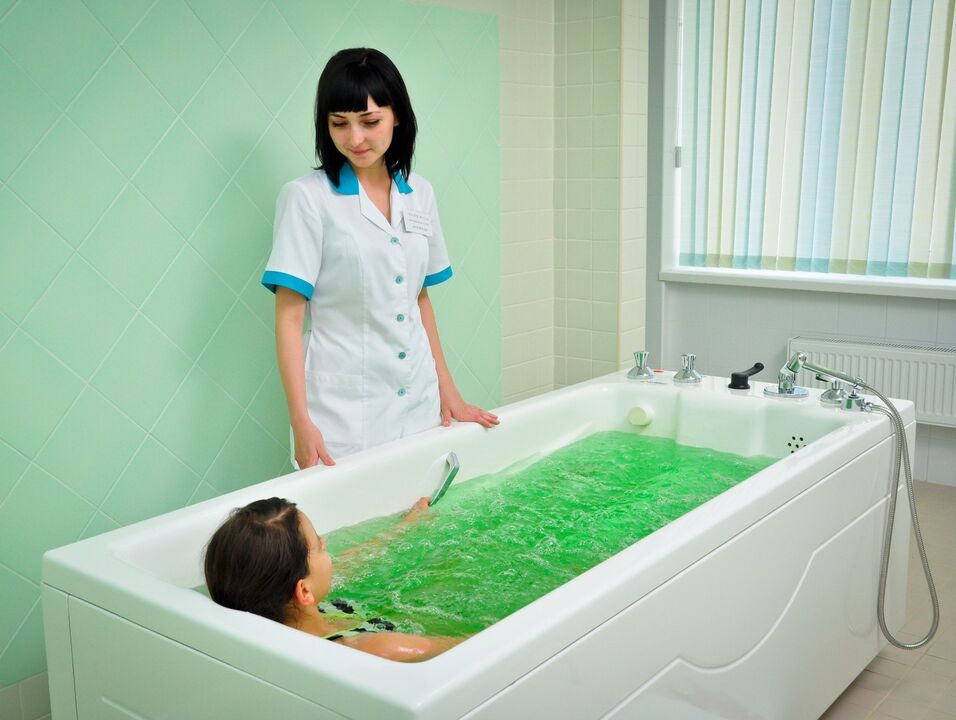 Ein Bad mit Heilkräutern hilft, Würmer loszuwerden