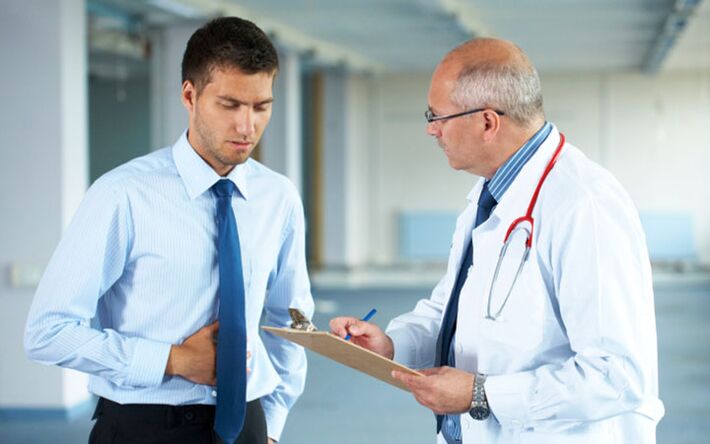 Der Arzt rät dem Patienten